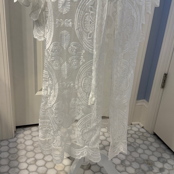 Elegant White Lace Kimono Robe - Medium - Picture 3 of 7